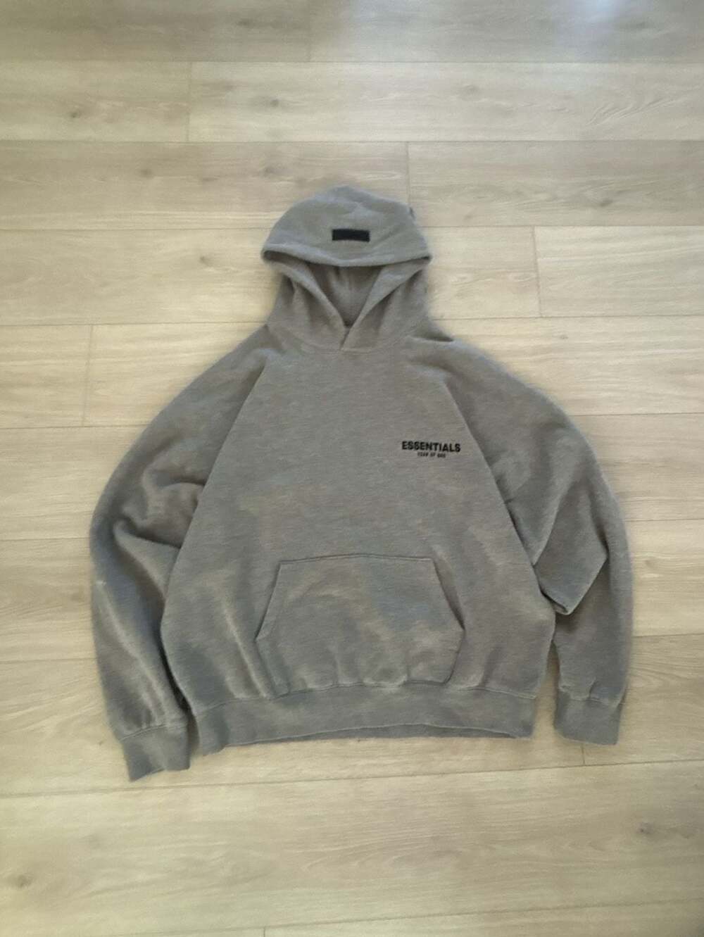 FEAR OF GOD ESSENTIALS Pullover Hoodie in Heather Oatmeal, Size XL